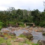 Ruines du pont au passage de la rivière Marolakana